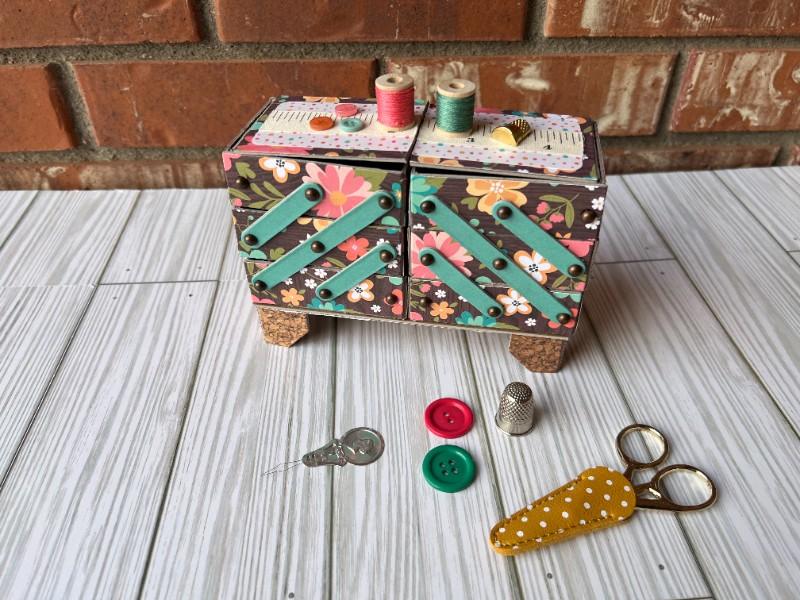 Feb.-Lolly-Photo-4-Cantilever-box-CBDT_edited